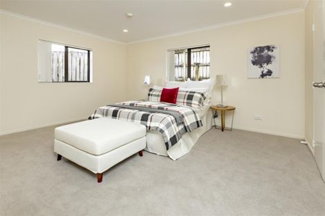 Photo of property in 2 Derryveagh Lane, Weymouth, Auckland, 2103