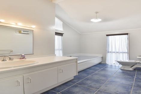 Photo of property in 16 Shepherds Road, Papakura, 2110