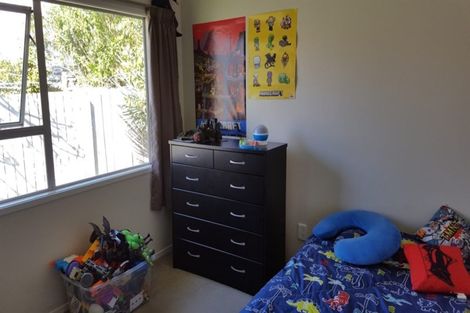 Photo of property in 32 Moncrieff Avenue, Clendon Park, Auckland, 2103