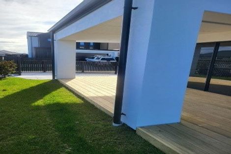 Photo of property in 2 Atutahi Lane, Papamoa Beach, 3118