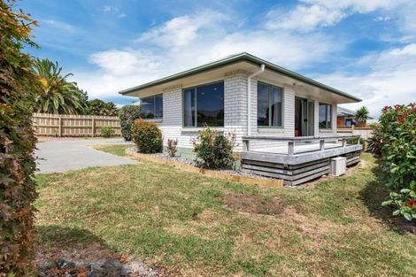 Photo of property in 4 Ash Street, Maungaturoto, 0520