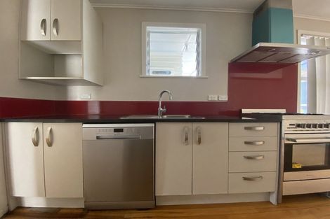 Photo of property in 5 Segedin Place, Glenfield, Auckland, 0629