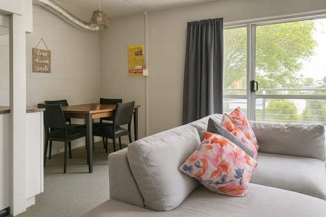 Photo of property in 37 Matuhi Rise, Henderson, Auckland, 0612