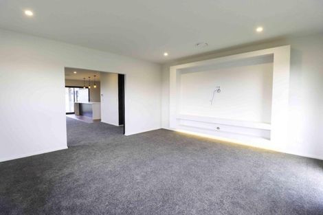 Photo of property in 42 Sardinia Grove, Fitzherbert, Palmerston North, 4410