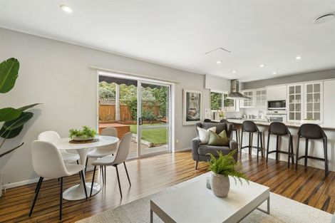 Photo of property in 2/7 Westwell Road, Belmont, Auckland, 0622