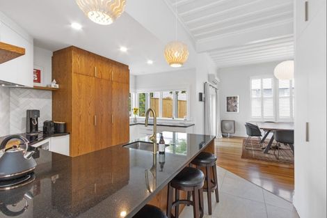 Photo of property in 11 Colenso Avenue, Hospital Hill, Napier, 4110