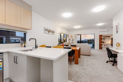Photo of property in 4/43a Waimumu Road, Massey, Auckland, 0614