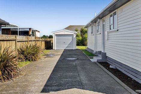 Photo of property in 22 Whitcombe Road, Opunake, 4616