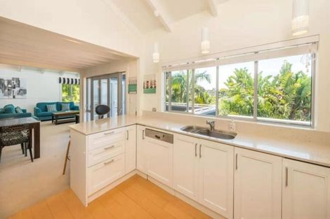 Photo of property in 12 Taumata Road, Castor Bay, Auckland, 0620