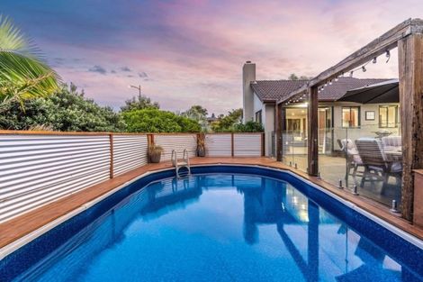 Photo of property in 2 Te Wharau Drive, Greenhithe, Auckland, 0632