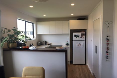 Photo of property in 2/24 Edwin Freeman Place, Ranui, Auckland, 0612