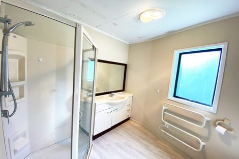 Photo of property in 14 Emery Grove, Bayview, Auckland, 0629