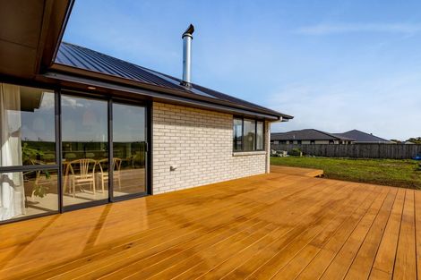 Photo of property in 62 Aratapu Street, Waitara, 4320