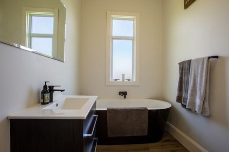 Photo of property in 133 Adelaide Road, Dannevirke, 4930