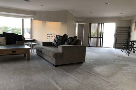 Photo of property in 28 Bayside Drive, Browns Bay, Auckland, 0630