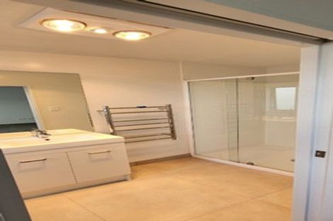 Photo of property in 15a Chadwick Crescent, Mangere East, Auckland, 2024