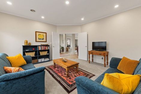 Photo of property in 18 Gemini Place, Kawaha Point, Rotorua, 3010