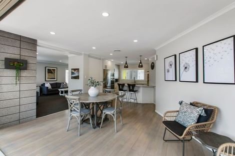 Photo of property in 76 Uxbridge Road, Cockle Bay, Auckland, 2014