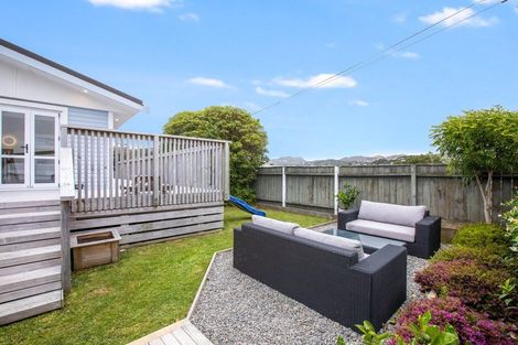 Photo of property in 23 Cara Crescent, Paparangi, Wellington, 6037