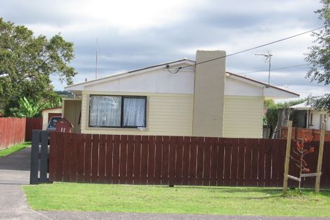 Photo of property in 11 Laura Street, Kelston, Auckland, 0602