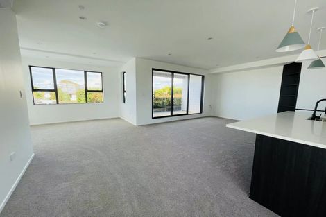 Photo of property in 1b Tui Glen Road, Birkenhead, Auckland, 0626