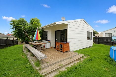 Photo of property in 2/38 Maplesden Drive, Clendon Park, Auckland, 2103