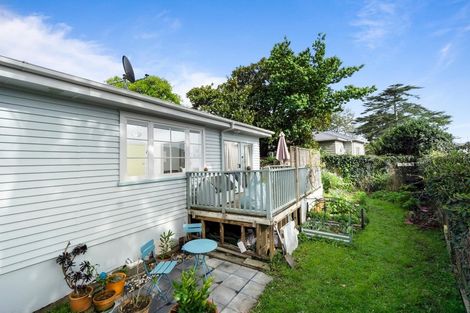 Photo of property in 2 Serwayne Place, Sunnyvale, Auckland, 0612