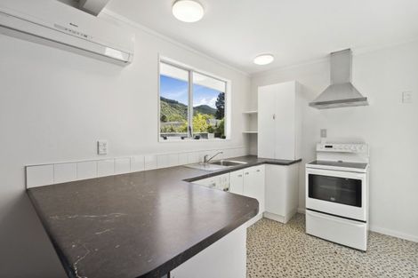 Photo of property in 9b Gemstone Drive, Birchville, Upper Hutt, 5018