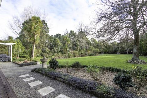 Photo of property in 200 Aokautere Drive, Fitzherbert, Palmerston North, 4471