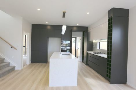 Photo of property in 1a Kirkdale Place, Northcross, Auckland, 0632