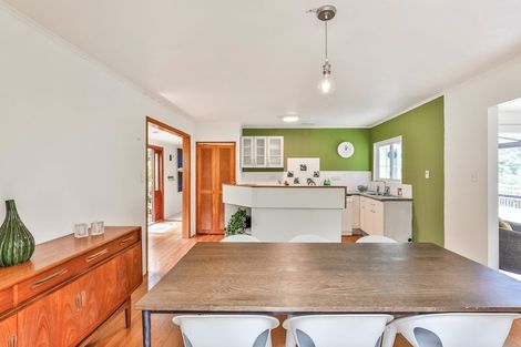 Photo of property in 37 York Road, Titirangi, Auckland, 0604