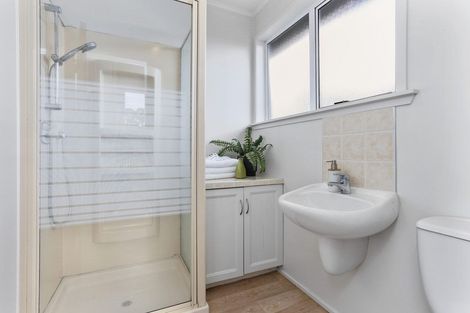 Photo of property in 1/50 Kaipatiki Road, Glenfield, Auckland, 0629