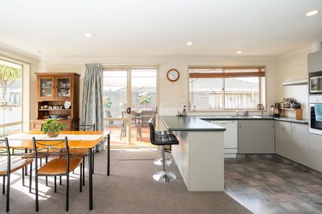 Photo of property in 30 Gardenia Close, Melville, Hamilton, 3206