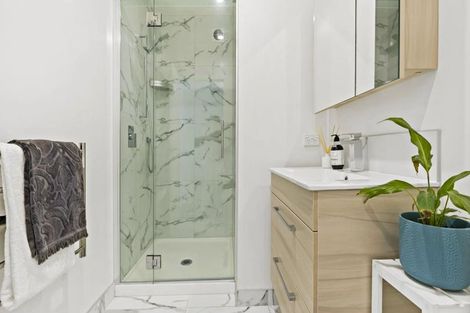 Photo of property in 2/2 Jadewynn Drive, Massey, Auckland, 0614