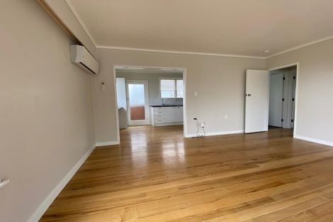 Photo of property in 1/2 Scarboro Terrace, Murrays Bay, Auckland, 0630