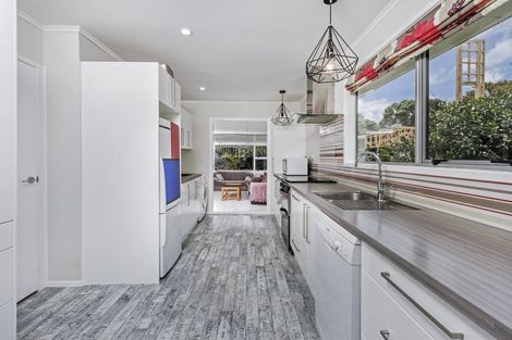 Photo of property in 80 Weatherly Road, Torbay, Auckland, 0630