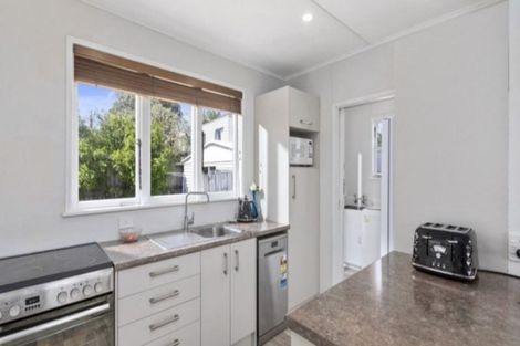 Photo of property in 1/412 East Coast Road, Sunnynook, Auckland, 0630