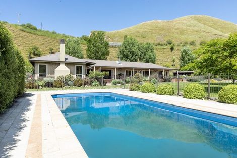 Photo of property in 11 Mangakuri Road, Kairakau, Havelock North, 4295