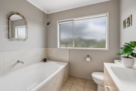 Photo of property in 13 Andre Rise, Stanmore Bay, Whangaparaoa, 0932