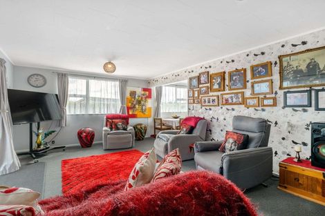 Photo of property in 31 Cross Street, Castlecliff, Whanganui, 4501