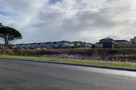 Photo of property in 20 Karoro Road, One Tree Point, 0118