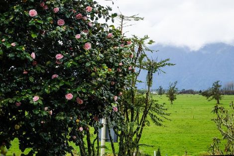 Photo of property in 9 Main Road, Harihari, 7884