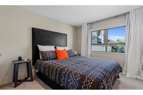 Photo of property in 1/33 Braemar Road, Rothesay Bay, Auckland, 0630