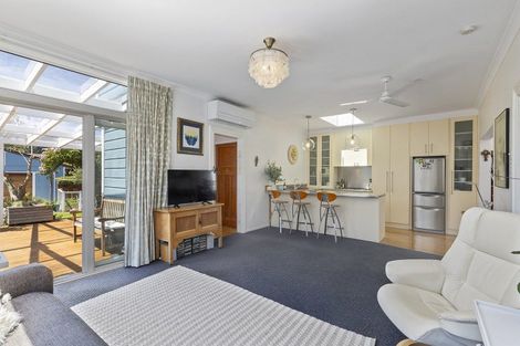 Photo of property in 31 Derwent Street, Island Bay, Wellington, 6023
