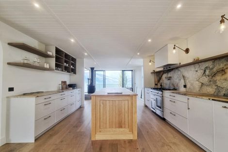 Photo of property in 66 Cedar Drive, Kelvin Heights, Queenstown, 9300