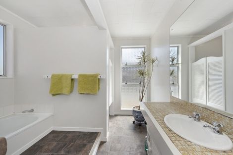 Photo of property in 58 Cambridge Road, Hillcrest, Hamilton, 3216