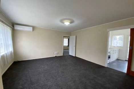 Photo of property in 2/76 Millbrook Road, Henderson, Auckland, 0612