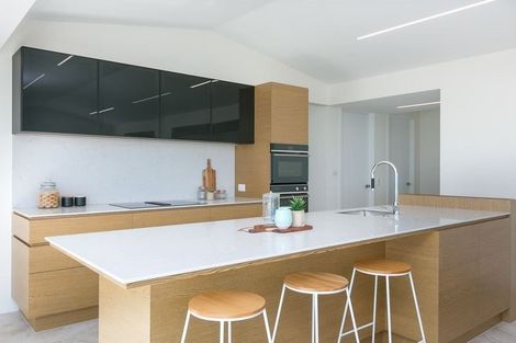 Photo of property in 16 Hine Street, New Plymouth, 4310