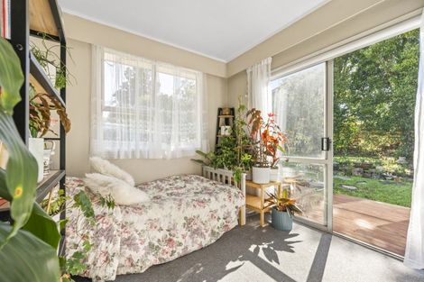 Photo of property in 13 Helleur Road, Massey, Auckland, 0614