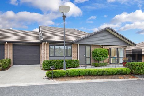 Photo of property in 50 Royalle Mews, Botany Downs, Auckland, 2010